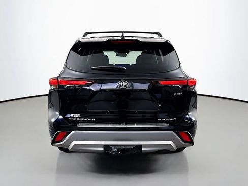 New 2026 Toyota Highlander Platinum image 7