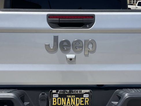 Used 2022 Jeep Gladiator Overland w/ Popular Equipment Package AWD/4WD image 31