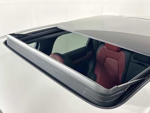 Certified 2025 Porsche Cayenne image 22