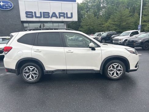 Used 2023 Subaru Forester Premium AWD/4WD image 2
