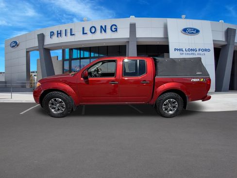 Used 2018 Nissan Frontier PRO-4X AWD/4WD image 2