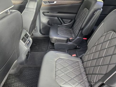Used 2024 Volkswagen Atlas SEL Premium R-Line AWD/4WD image 33