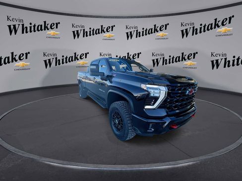 Used 2025 Chevrolet Silverado 2500 ZR2 w/ Technology Package image 2