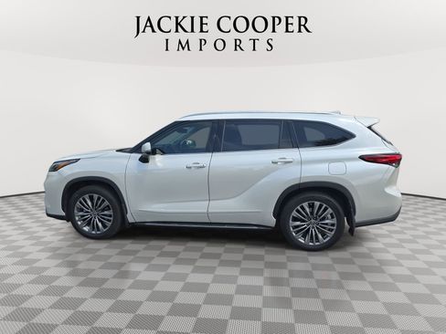 Used 2021 Toyota Highlander Platinum AWD/4WD image 8