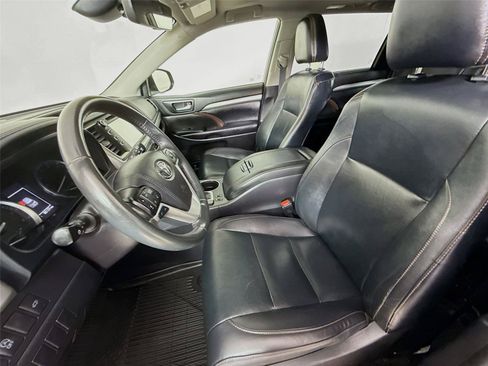 Used 2019 Toyota Highlander XLE AWD/4WD image 5