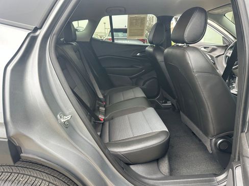Used 2025 Chevrolet Trax LT image 27