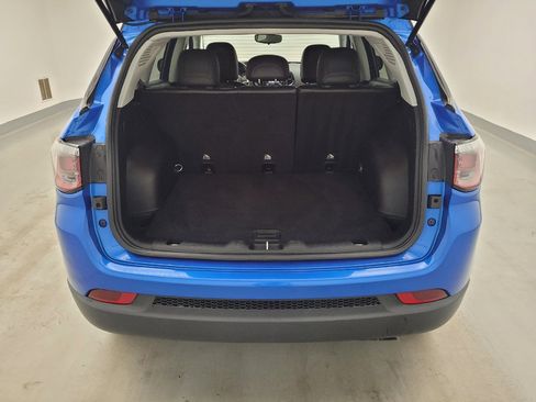 Used 2018 Jeep Compass Latitude AWD/4WD image 29