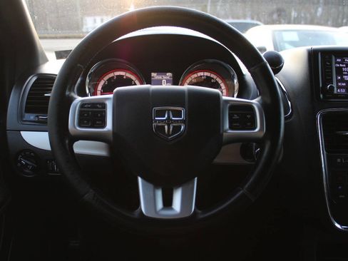 Used 2018 Dodge Grand Caravan GT image 34