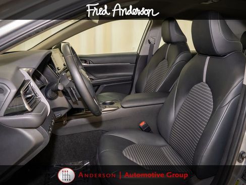 Used 2024 Toyota Camry SE FWD image 9