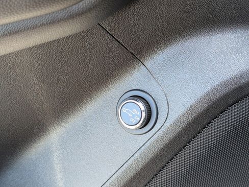 Used 2023 GMC Acadia SLE w/ Driver Convenience Package image 35