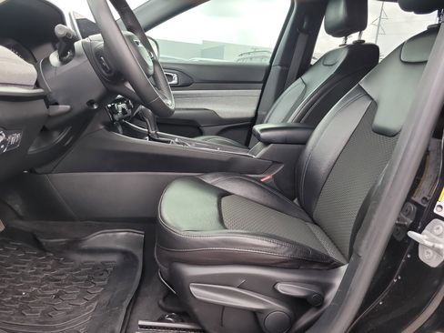 Used 2023 Jeep Compass Latitude AWD/4WD image 17