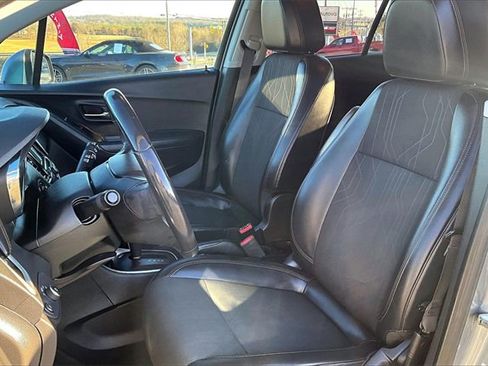 Used 2019 Chevrolet Trax LT w/ LT Convenience Package image 10