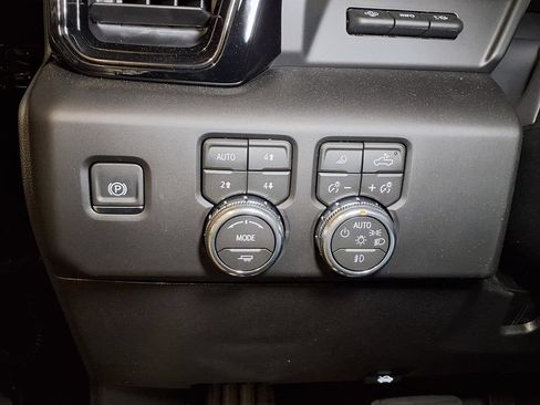 New 2026 GMC Sierra 2500 AT4 w/ AT4 Premium Plus Package AWD/4WD image 17