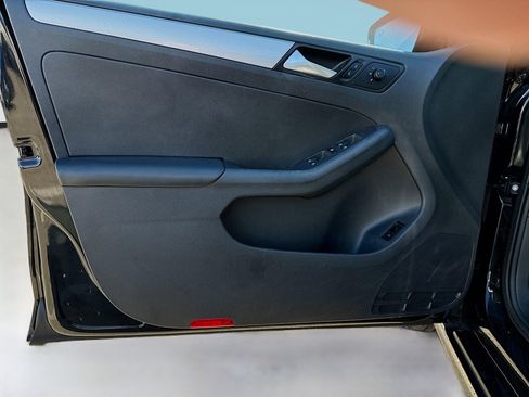 Used 2017 Volkswagen Jetta SE image 19