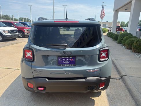 Used 2017 Jeep Renegade Trailhawk w/ Premium Trailhawk Package AWD/4WD image 13