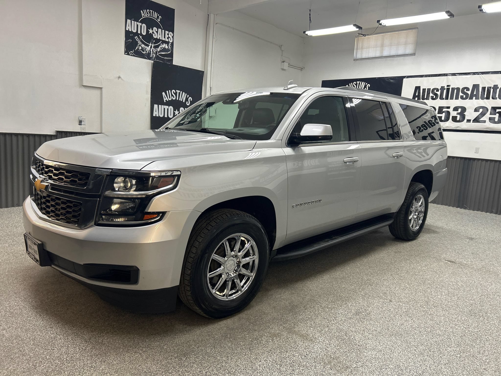 Used 2019 Chevrolet Suburban LT AWD/4WD image 3