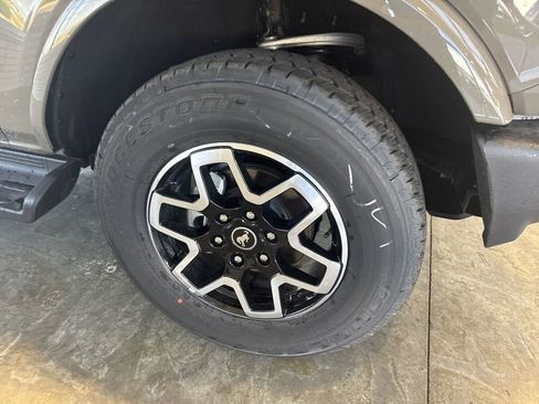 New 2025 Ford Bronco Outer Banks image 9