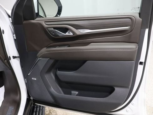 Used 2024 GMC Yukon XL Denali w/ Denali Reserve Package image 24