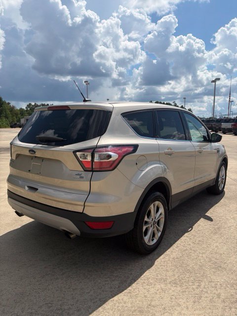 Used 2017 Ford Escape SE w/ SE Cold Weather Package AWD/4WD image 5