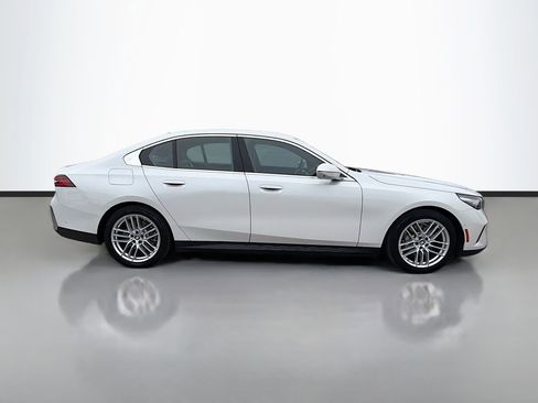 Certified 2025 BMW 530i image 3