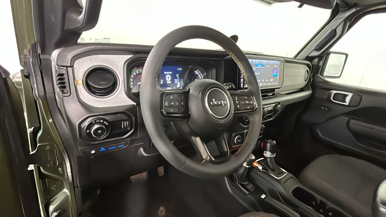 Used 2024 Jeep Wrangler Unlimited w/ Convenience Group AWD/4WD image 16