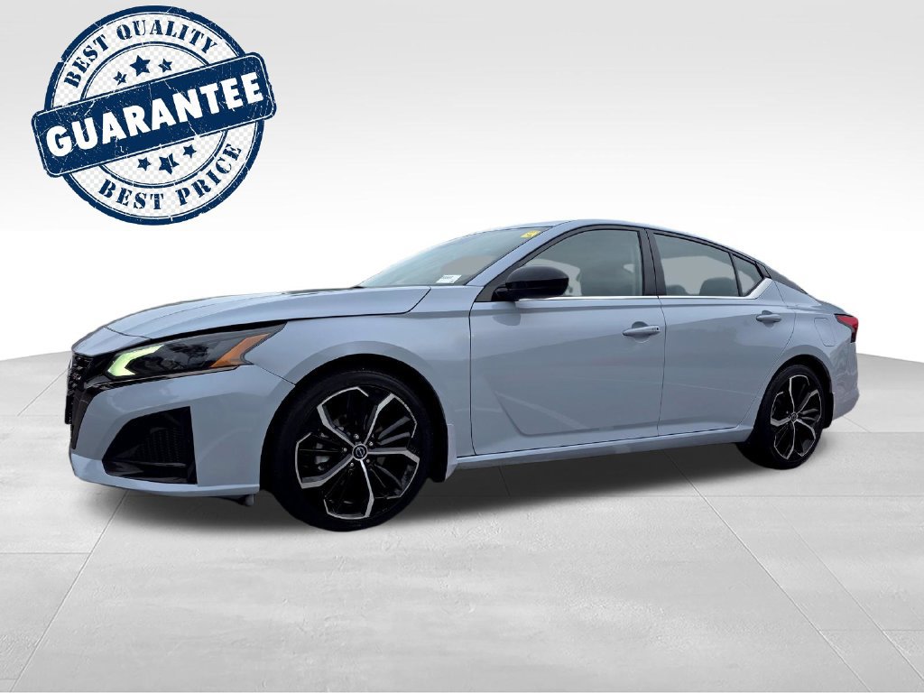 Used 2023 Nissan Altima 2.5 SR w/ SR Premium Package FWD image 2