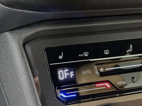 Used 2023 Volkswagen Tiguan SE image 21