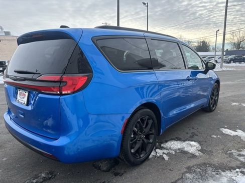 New 2026 Chrysler Pacifica Select w/ S Appearance Package image 8