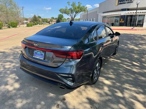 Used 2019 Kia Forte LXS FWD image 4