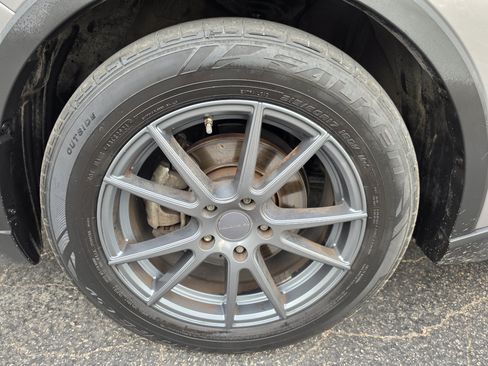 Used 2019 Toyota C-HR LE FWD image 40