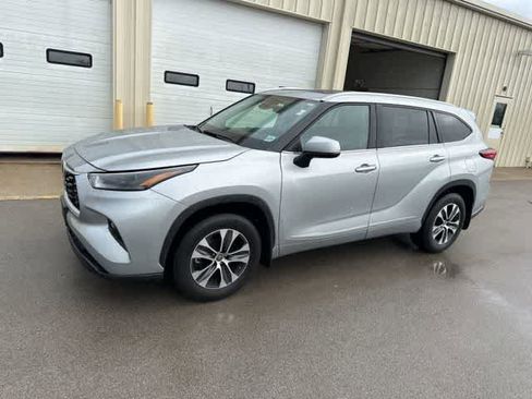 Used 2022 Toyota Highlander XLE image 16