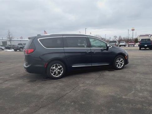 Used 2019 Chrysler Pacifica Limited image 9