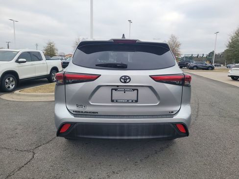 Used 2023 Toyota Highlander LE image 4