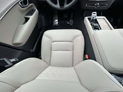 New 2026 Volvo XC90 B6 Plus w/ Protection Package Premier image 15