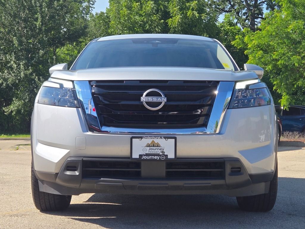 Used 2025 Nissan Pathfinder SV AWD/4WD image 3