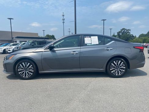 Used 2024 Nissan Altima 2.5 SV FWD image 4