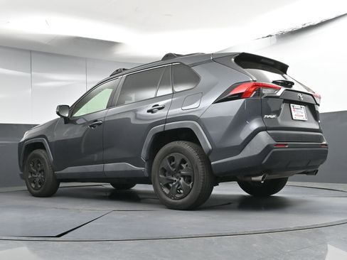 Used 2019 Toyota RAV4 LE image 28