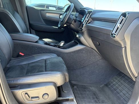 Used 2022 Volvo XC40 T5 R-Design w/ Advanced Package image 33