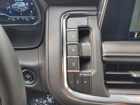 Used 2023 Chevrolet Tahoe High Country AWD/4WD image 23