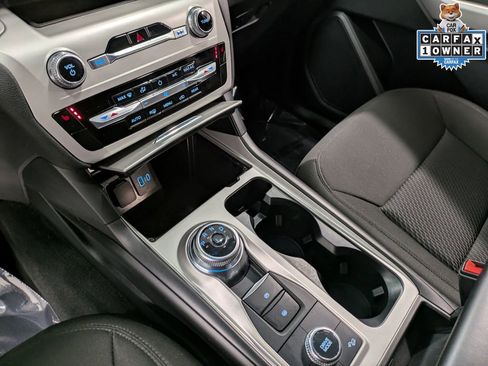 Used 2023 Ford Explorer XLT AWD/4WD image 16