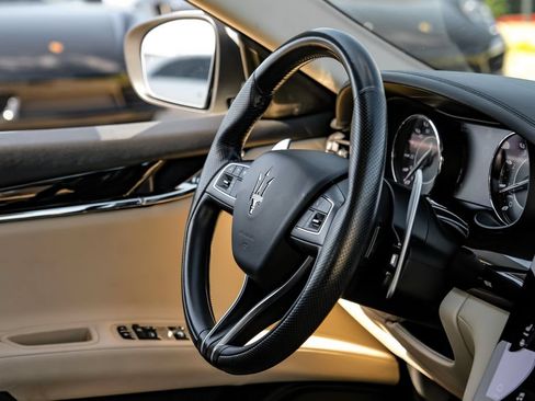 Used 2022 Maserati Quattroporte Modena RWD image 10