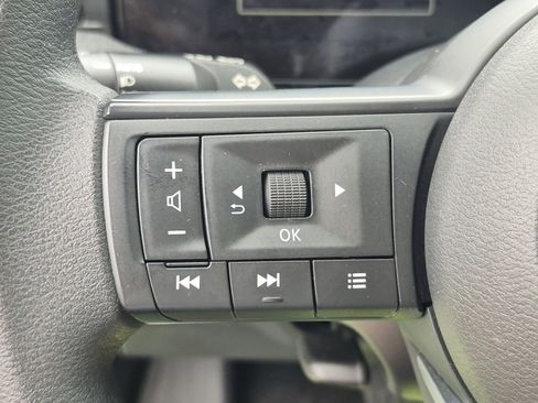 Certified 2025 Nissan Kicks SV FWD image 30