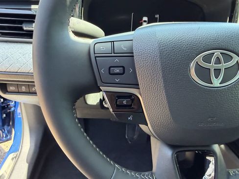 Used 2025 Toyota Camry XLE FWD image 15