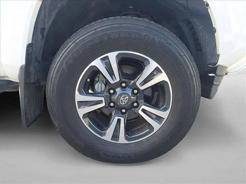 Used 2019 Toyota Tacoma TRD Sport image 20