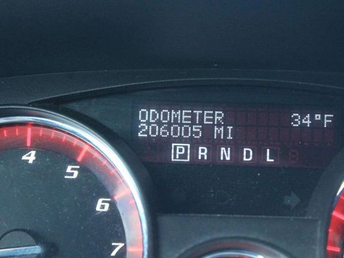 Used 2010 GMC Acadia SLE image 8