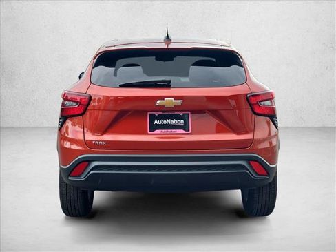 Used 2024 Chevrolet Trax LS w/ LS Convenience Package FWD image 7