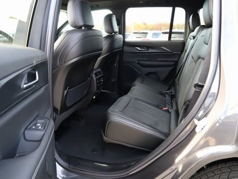 New 2025 Jeep Grand Cherokee Altitude image 16