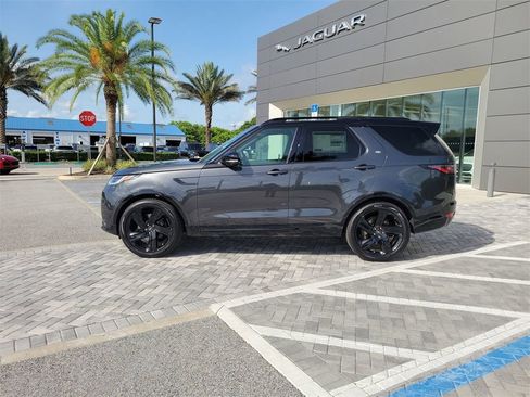 New 2025 Land Rover Discovery Metropolitan Edition image 2