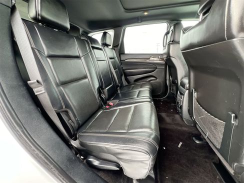 Used 2017 Jeep Grand Cherokee Overland w/ Jeep Active Safety Group image 20