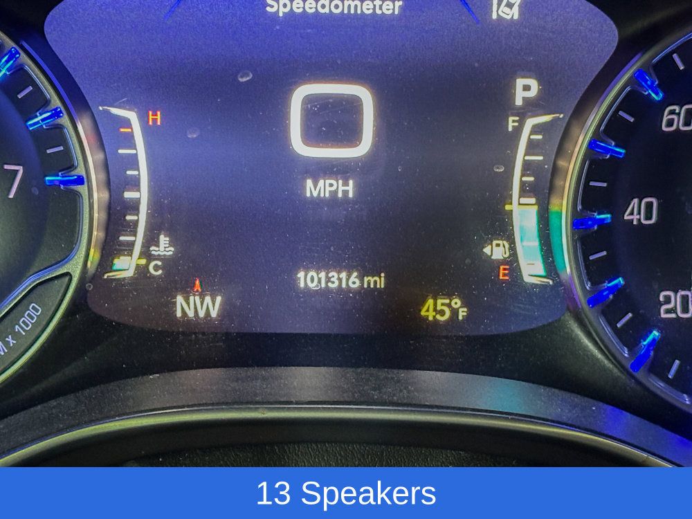 Used 2017 Chrysler Pacifica Limited FWD image 3
